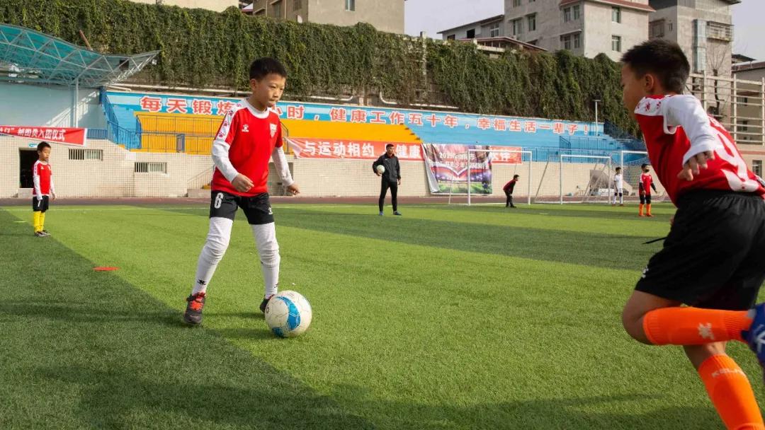 赞！绵中英才被授予“绵阳市校园足球示范学校”荣誉称号