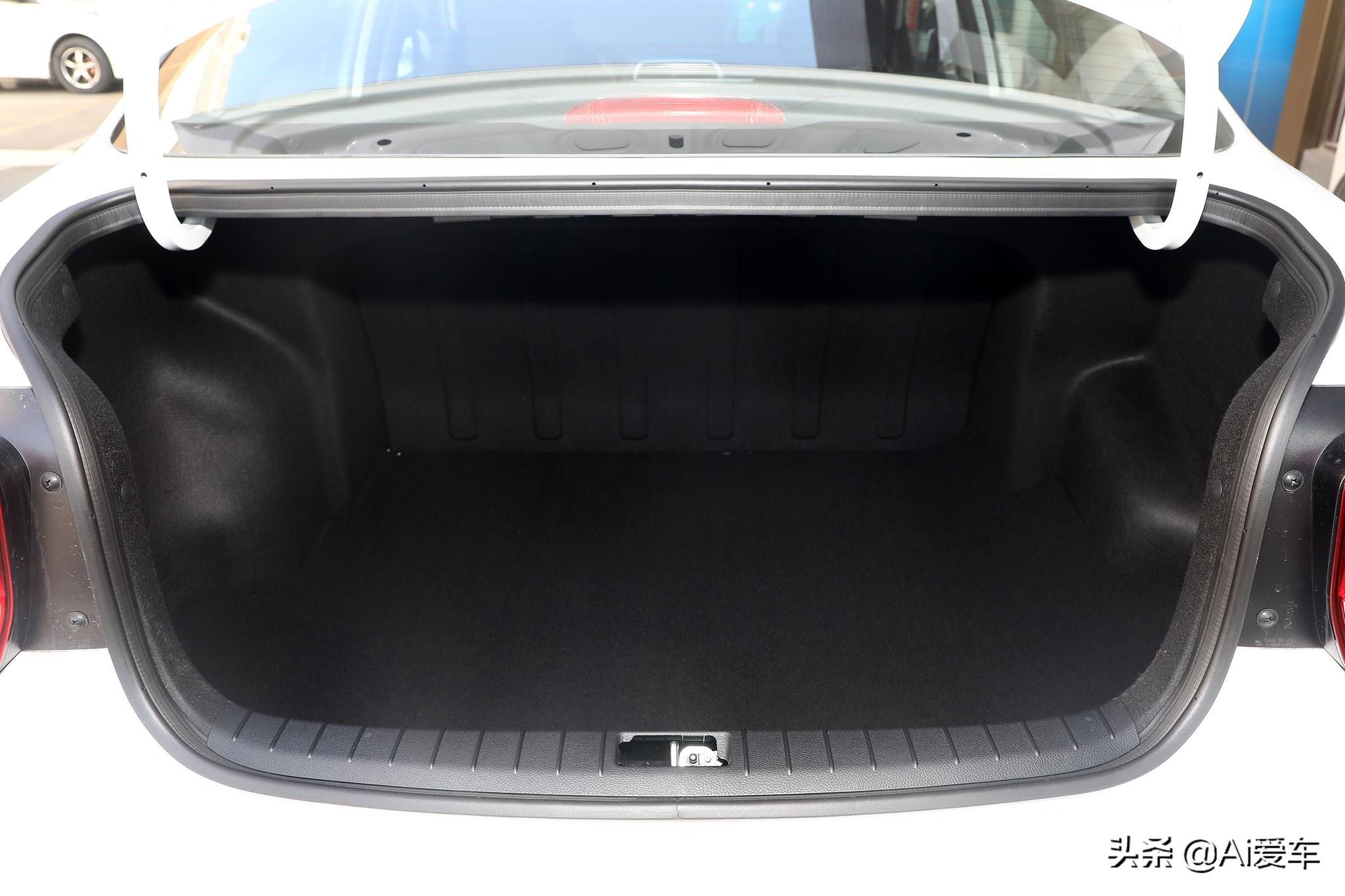 5.1l油耗是多少钱一公里,15年现代瑞纳手动测评