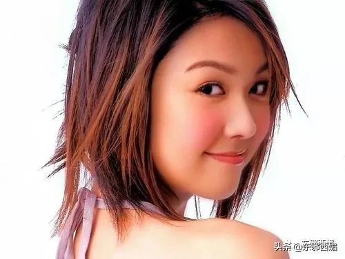 比迟了五年才道歉更让人迷惑的，是她的脸……