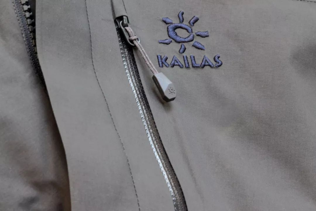 性价比最高的户外冲锋衣,户外防风薄款冲锋衣凯乐石