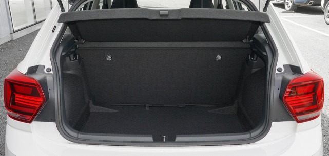 新款大众polo驾驶感受,10年大众polo1.4自动二手车值得买吗