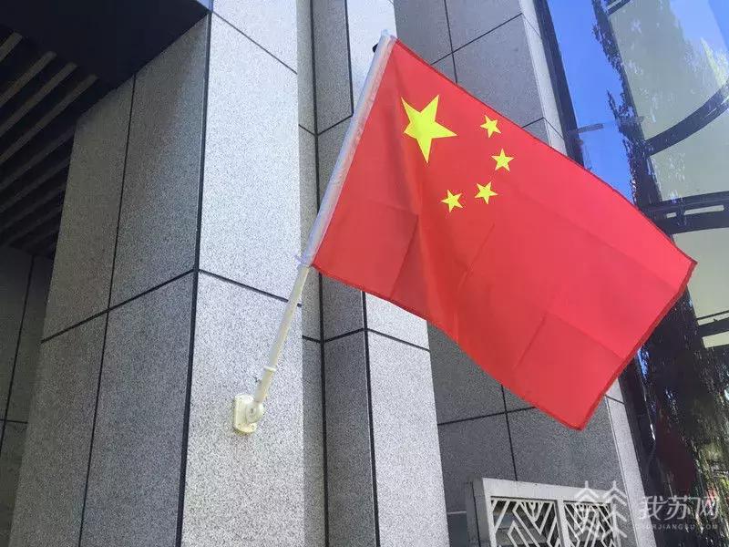 小*旗国**用完不能丢！国庆将至，如何正确悬挂*旗国**你知道吗？