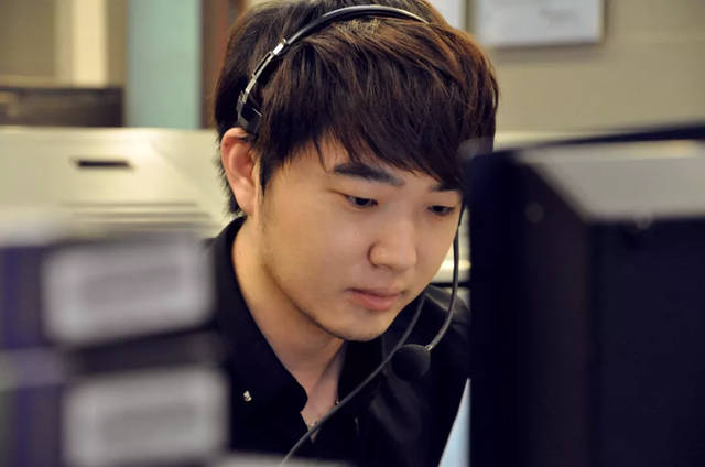 吴彤为啥选宋亚轩去王牌,宋亚轩被华晨宇粉丝撞了