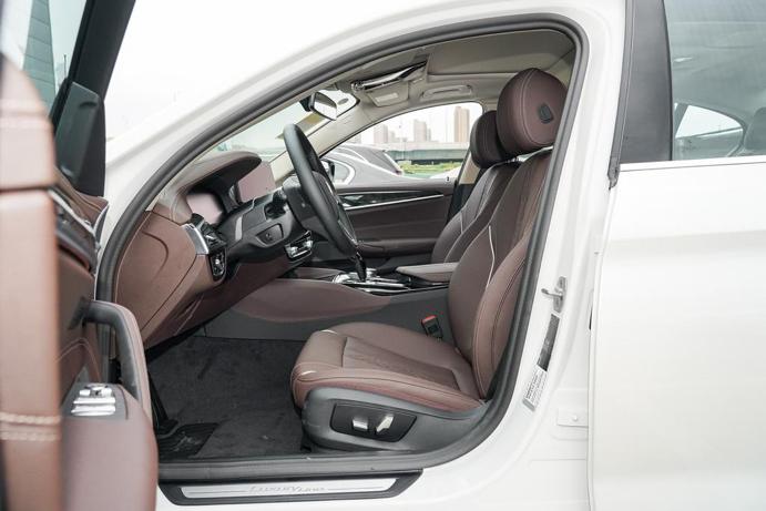 2020款525li豪华套装,2021525li豪华套装