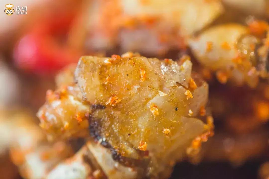 架着凶器吃濑尿虾，简单又粗暴