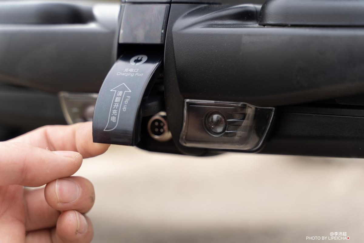 9号平衡车体验:不仅仅是年轻人的酷乐玩具