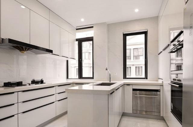 厨房吸油烟机有油污,油烟机使用了厨房还是到处有油污