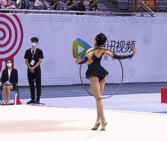 学芭蕾能纠正驼背吗,芭蕾形体训练要下腰吗