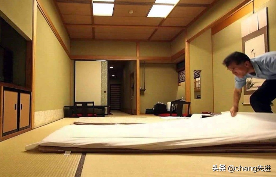 日本的奇特的“脱鞋文化”,让脚气患者很纠结,这鞋脱还是不脱?