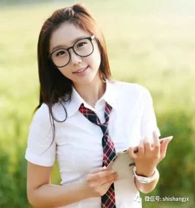 中等直发半披发型减龄俏皮,直发怎么扎显得俏皮可爱