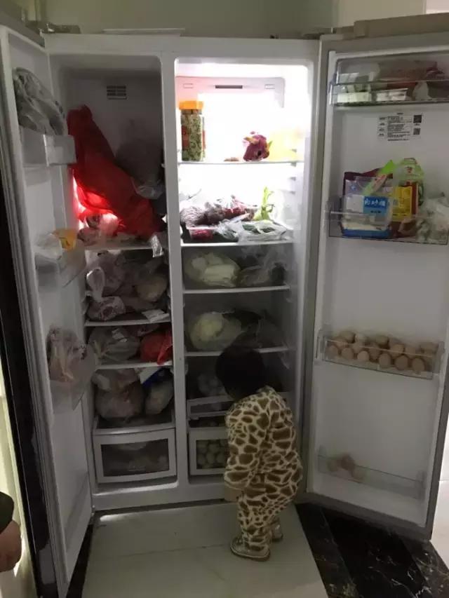 父母看儿子带了100个包子！留学生笑而不语：你是没见过我爸妈……