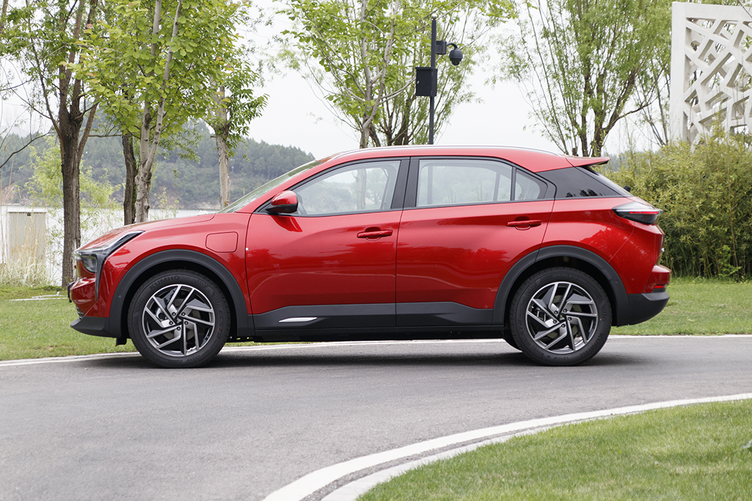 哪吒u新能源汽车推荐2021驾驭版,透明a柱的车