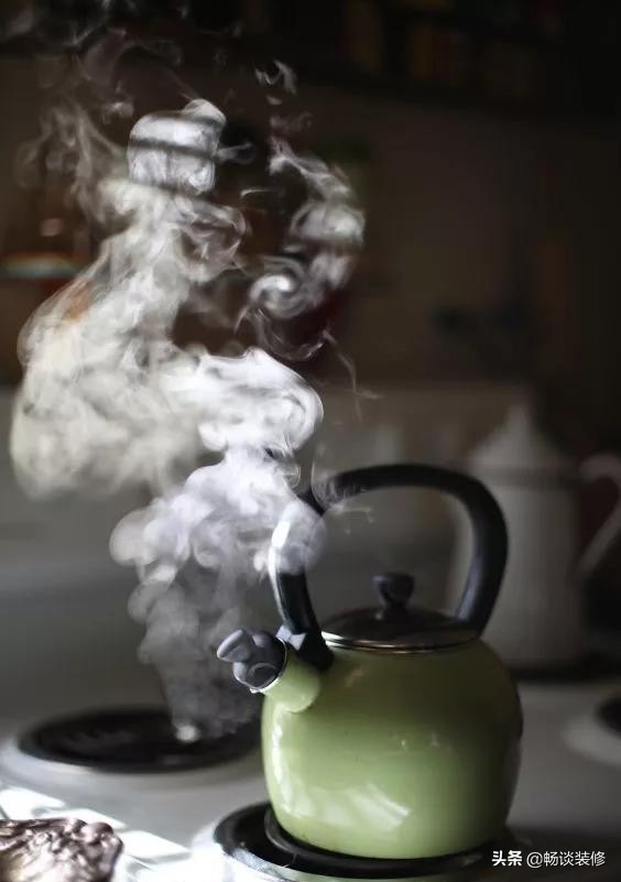 家里潮湿发霉掉墙皮怎么解决,家里太潮湿怎么解决