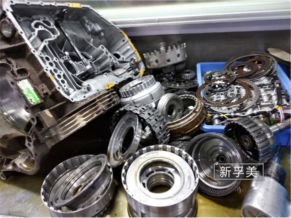 奥迪q3变速箱渗油维修多少钱,奥迪a4l起步变速箱打滑