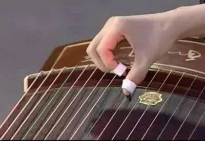 同样的曲子指法会不一样吗,每次弹古筝指法都一样么