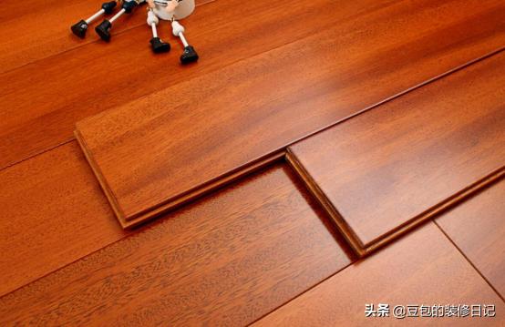 装修房子地板是白色好看吗,装修房子铺地暖好还是不铺好