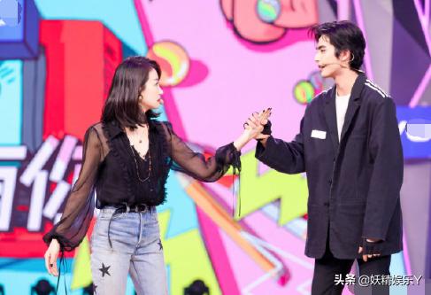 蔡徐坤任嘉伦有多像,蔡徐坤任嘉伦同框