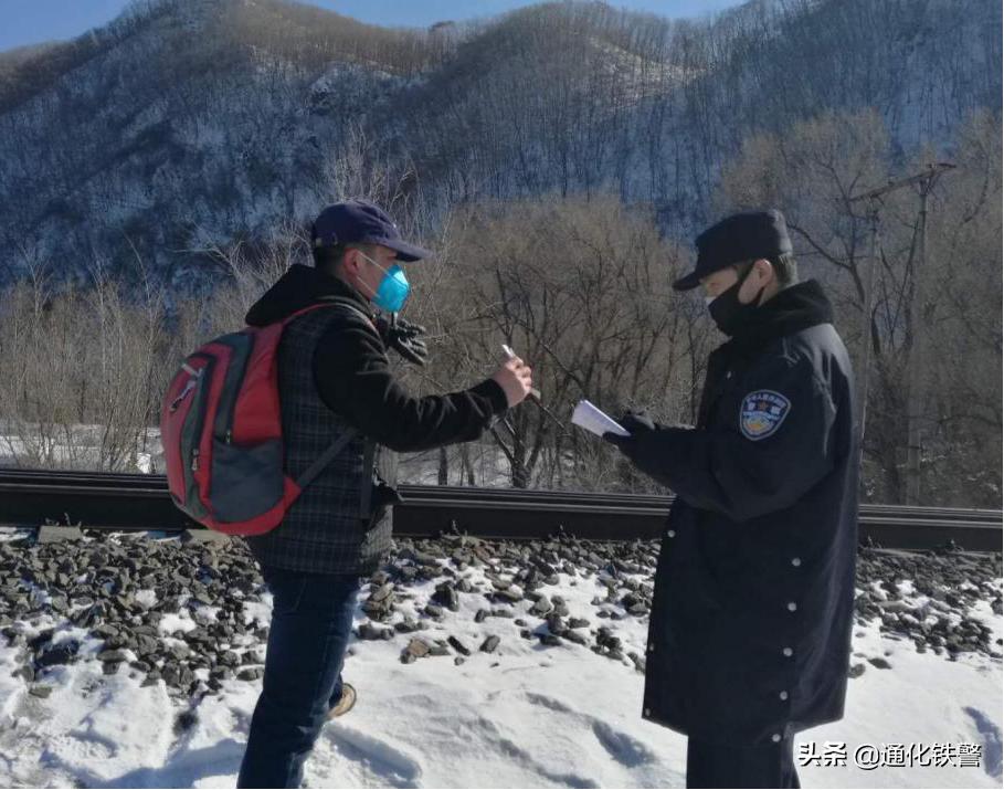 疫情防控民警坚守一线事迹,抗疫一线践行一名公安的初心