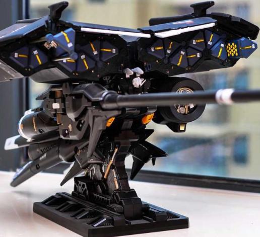 因老婆不给买手办，这位大佬只好用汉堡包装自己做了一个