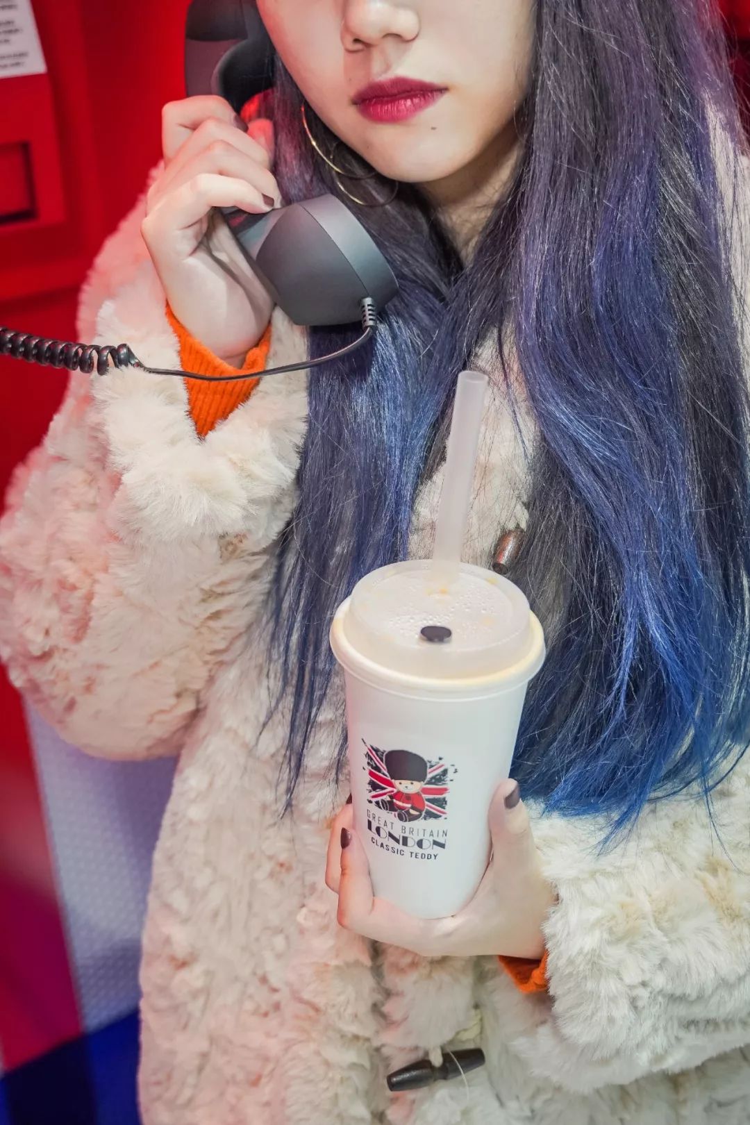 告别东方明珠、城隍庙，来上海这家暗藏100只泰迪的奶茶店