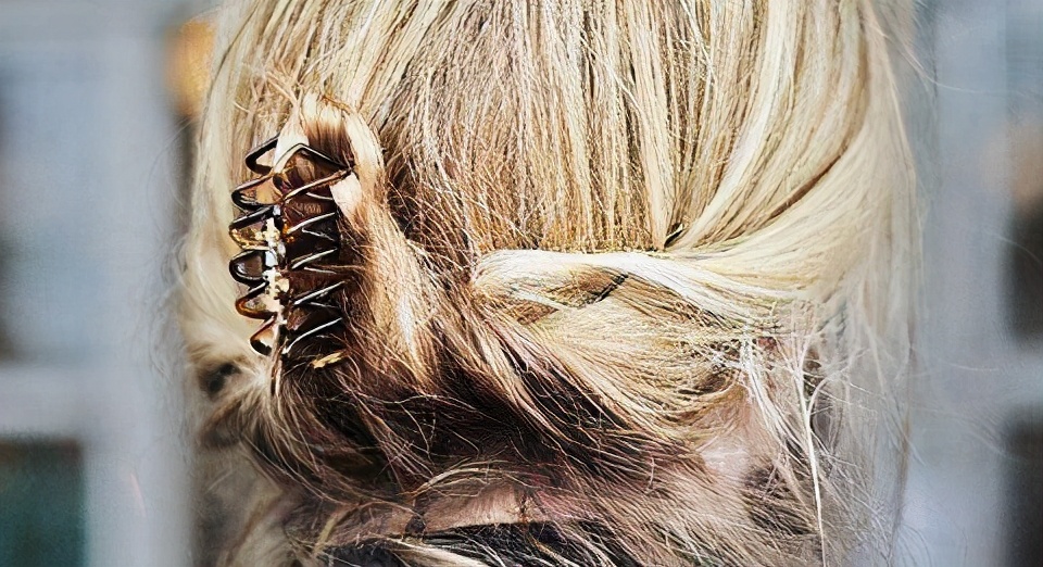 头发中段严重分叉断发是什么原因,头发特别细是什么原因