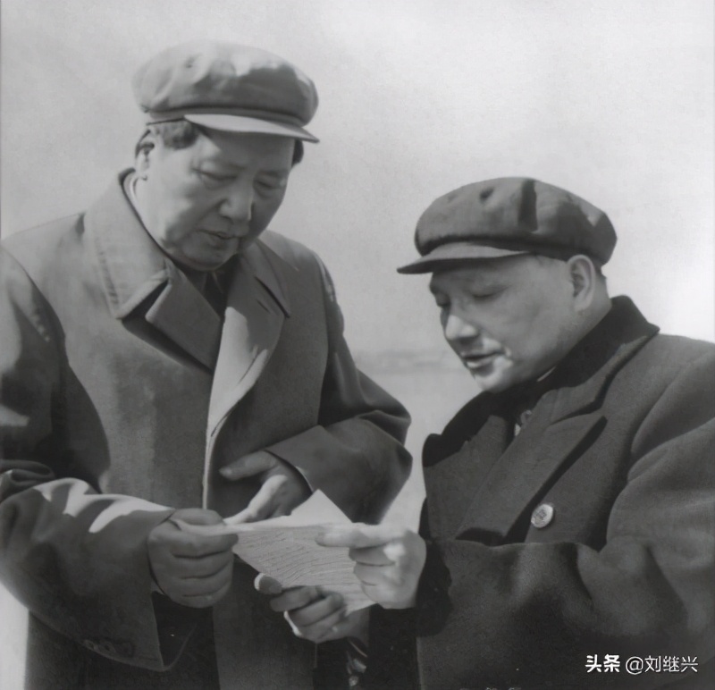 智勇冠盖古今，敢问乾坤沉浮！*小平邓**是如何高度评价毛主席的？