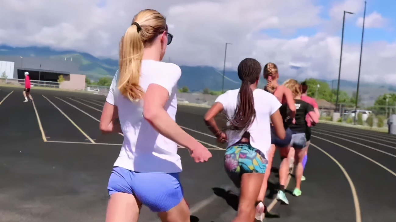 李铁国足搞笑训练,国足主帅李铁谈对阵