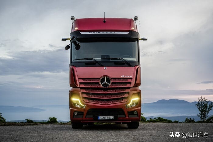 奔驰卡车电子倒车镜夜间模式,奔驰卡车后视镜有什么功能