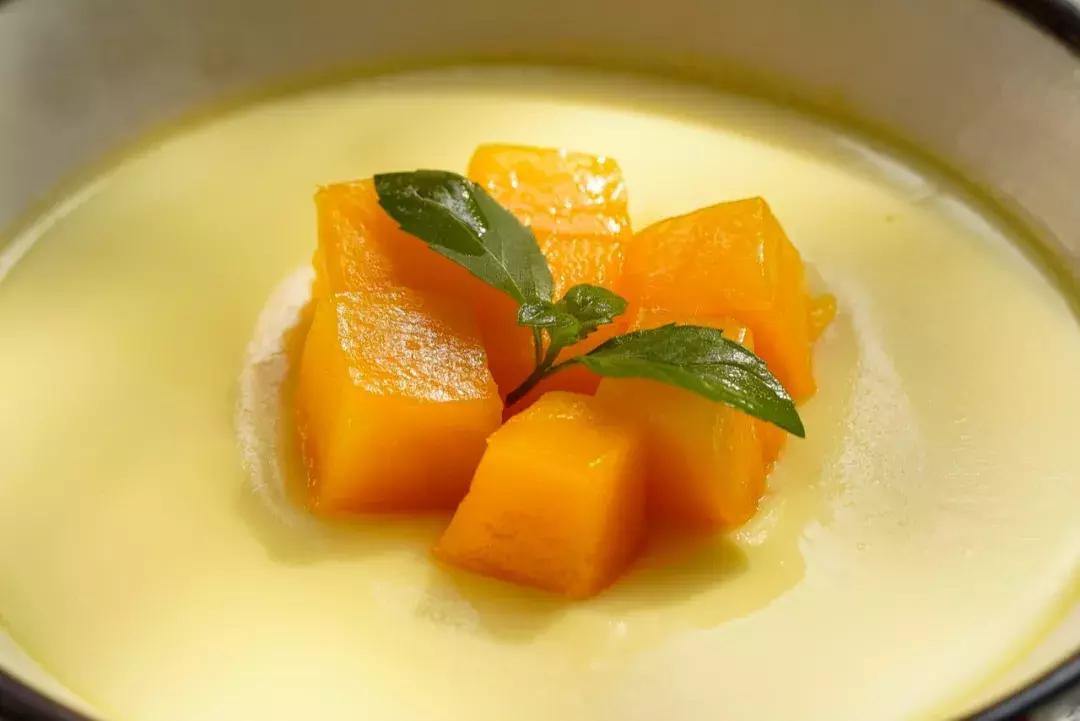 只用纯鸡蛋做出美味的鸡蛋布丁,鸡蛋牛奶布丁做法小视频