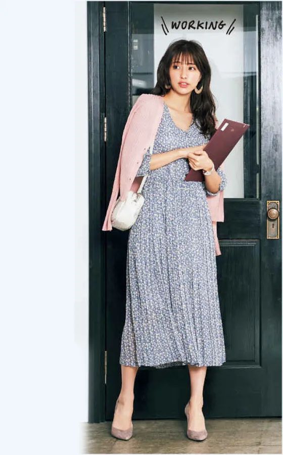 一条花裙怎么开启浪漫春天,用一条花裙子开启浪漫春天