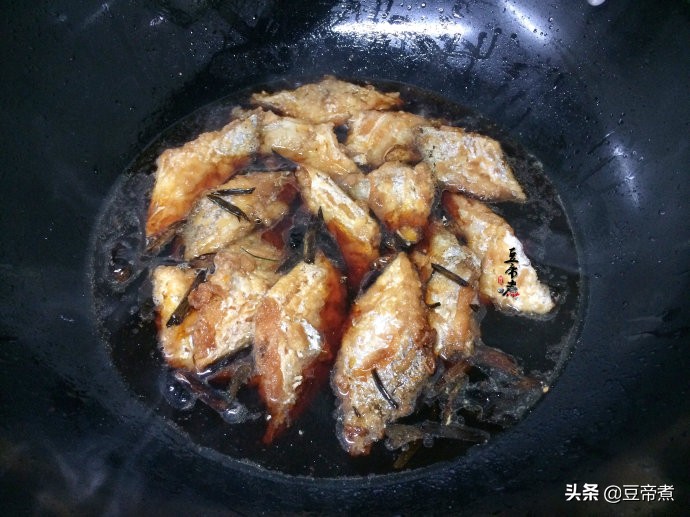 带鱼炸后怎么烧好吃又简单,带鱼的做法不用炸最好吃