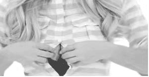 胸大怎么穿衣服不尴尬,胸大的妹子穿什么衣服保守