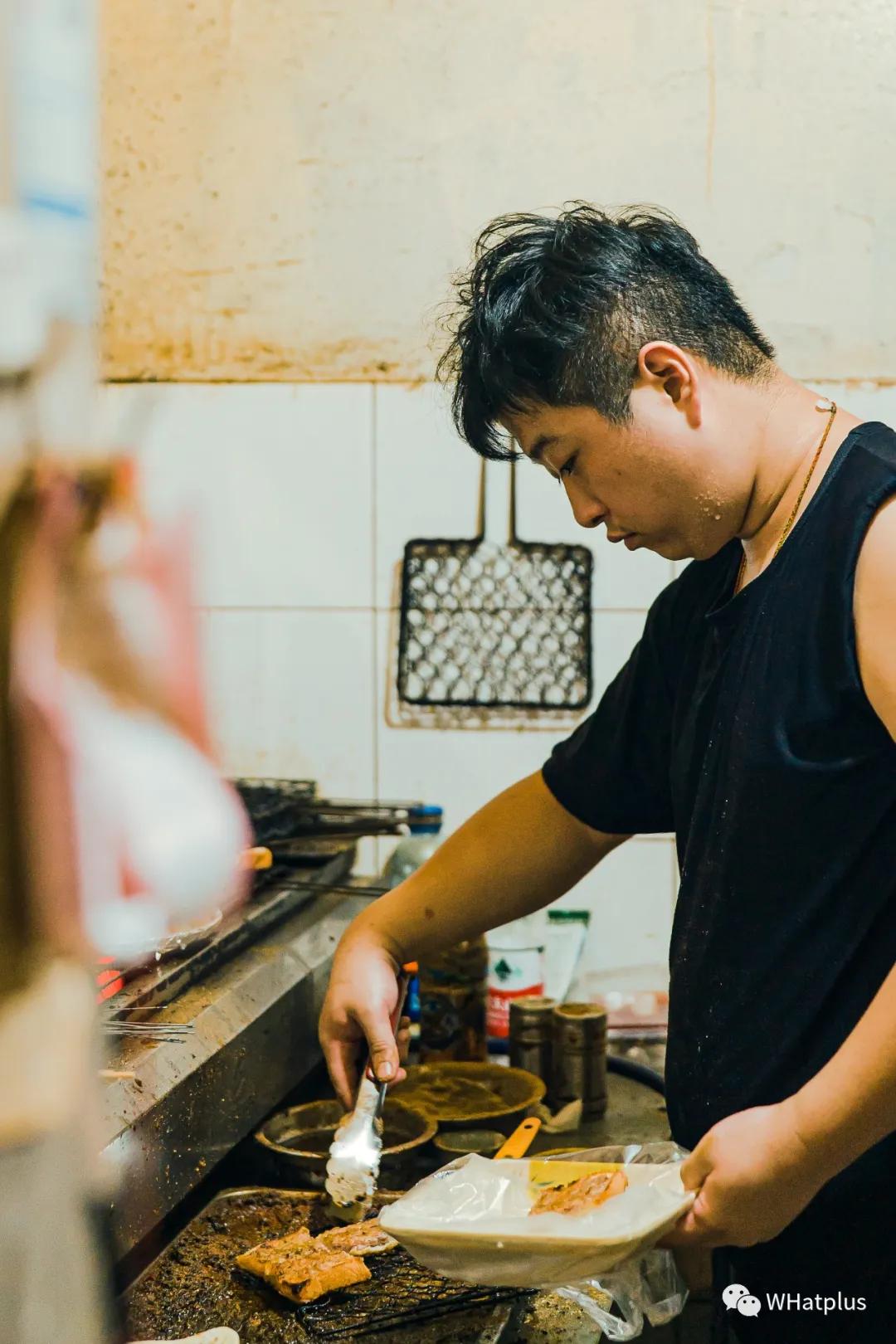 只有3张桌子的小破店，竟然把烧烤做得像米其林3星