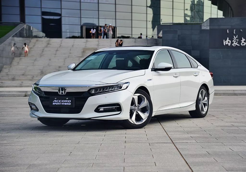 本田雅阁和日产天籁怎么选,日系天籁雅阁凯美瑞谁最强