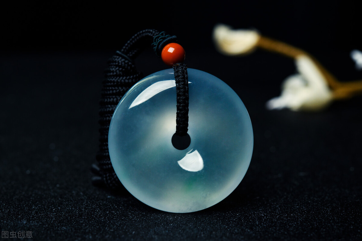 翡翠好还是岫玉好,翡翠和玉的区别什么翡翠好