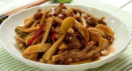 油豆腐杏鲍菇焖鱼,大锅菜杏鲍菇炒油豆腐