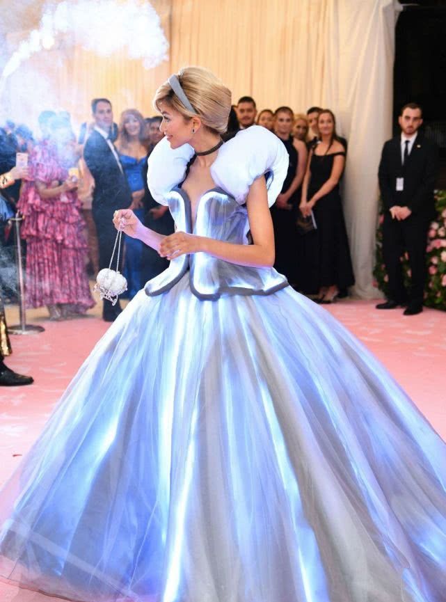 艳压红毯,美艳绝伦的红毯造型