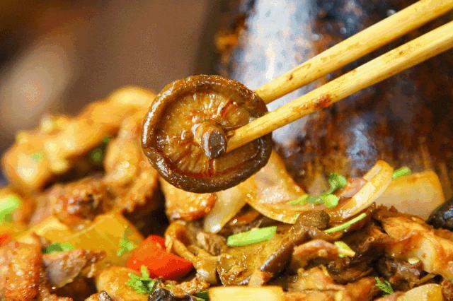 最火爆的炭火牛蛙锅10元,蛙锅牛蛙