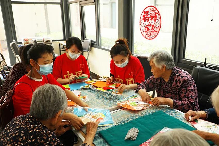 足球协会爱心活动,端午节民间爱心艺术团慰问敬老院