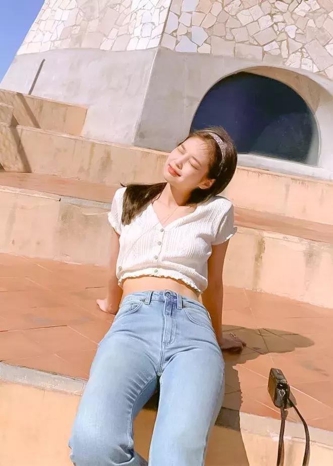 刘雯蕾丝服装,刘雯jennie