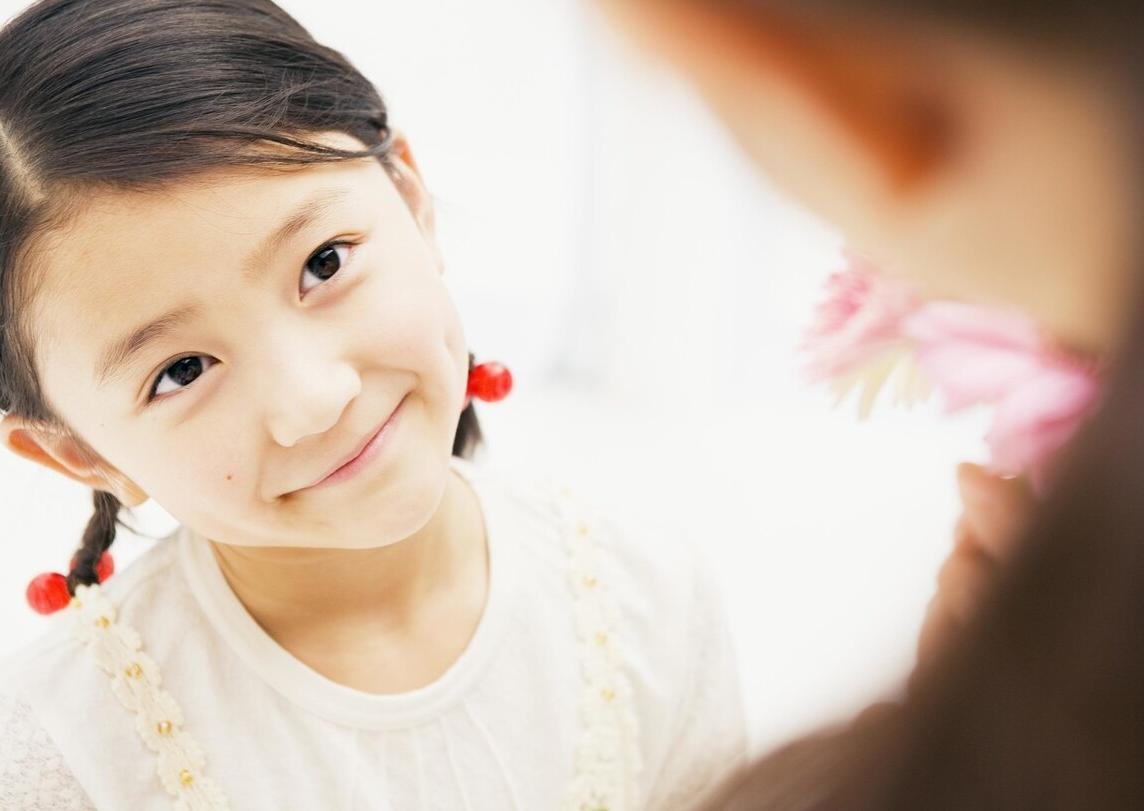 你怕生俩儿子养不起，其实头胎是女儿的妈妈更害怕生二胎