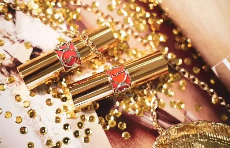 你还没买？这个女生最爱的彩妆收割机再不入手就全断货了！