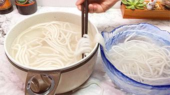 酸辣土豆粉重庆正宗酸辣味做法,酸辣土豆粉热乎乎的超开胃