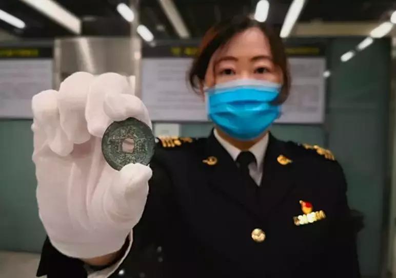 男子携带文物出境海关被拦下,男子入境澳洲被海关拦下