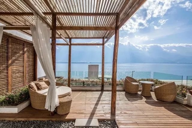 慢综艺之光！拒绝剧本测评数十家顶级民宿，第一期就是浮云牧场