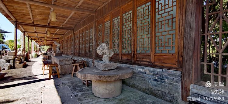 走进风雅石园，位于王店镇聚宝湾景区里