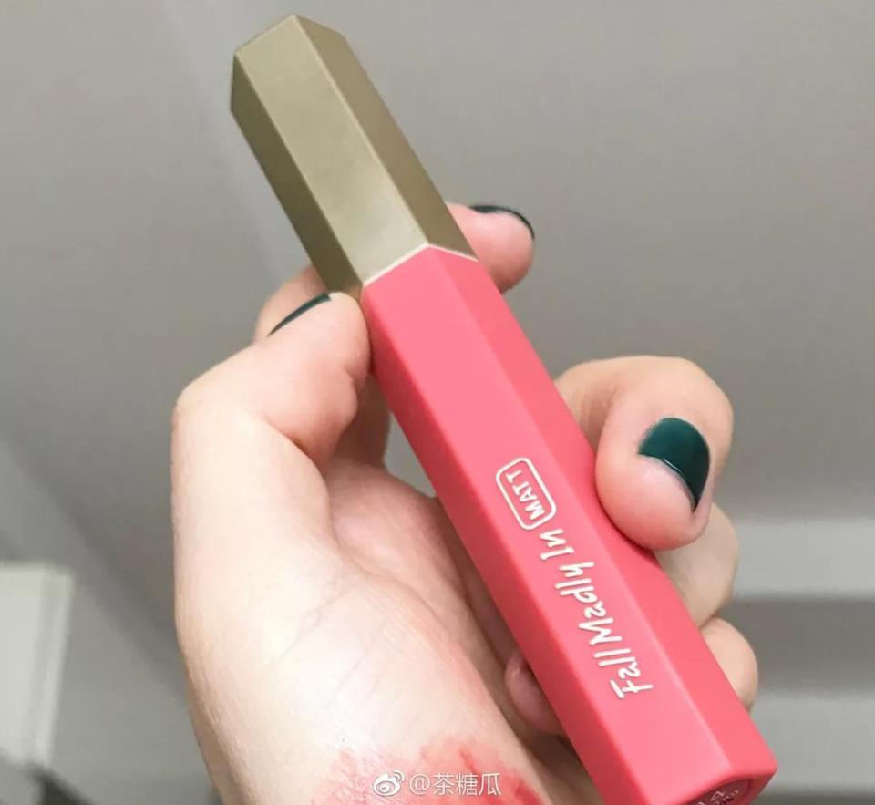 快买了这只口红来人间水蜜桃学院报道!