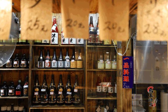 没想到师惠坊这家不足40平米的烤串店，竟是上班族的秘密基地！