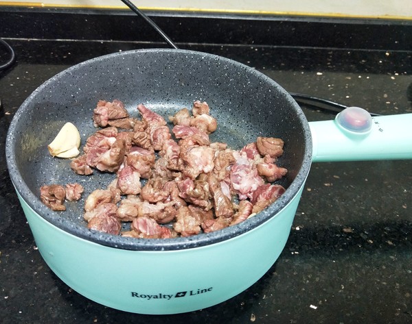 手把手教你家常版炖土豆,兔子肉炖土豆怎么做才能软烂入味