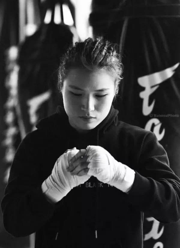 张伟丽为何能赢乔安娜,张伟丽为啥能夺冠